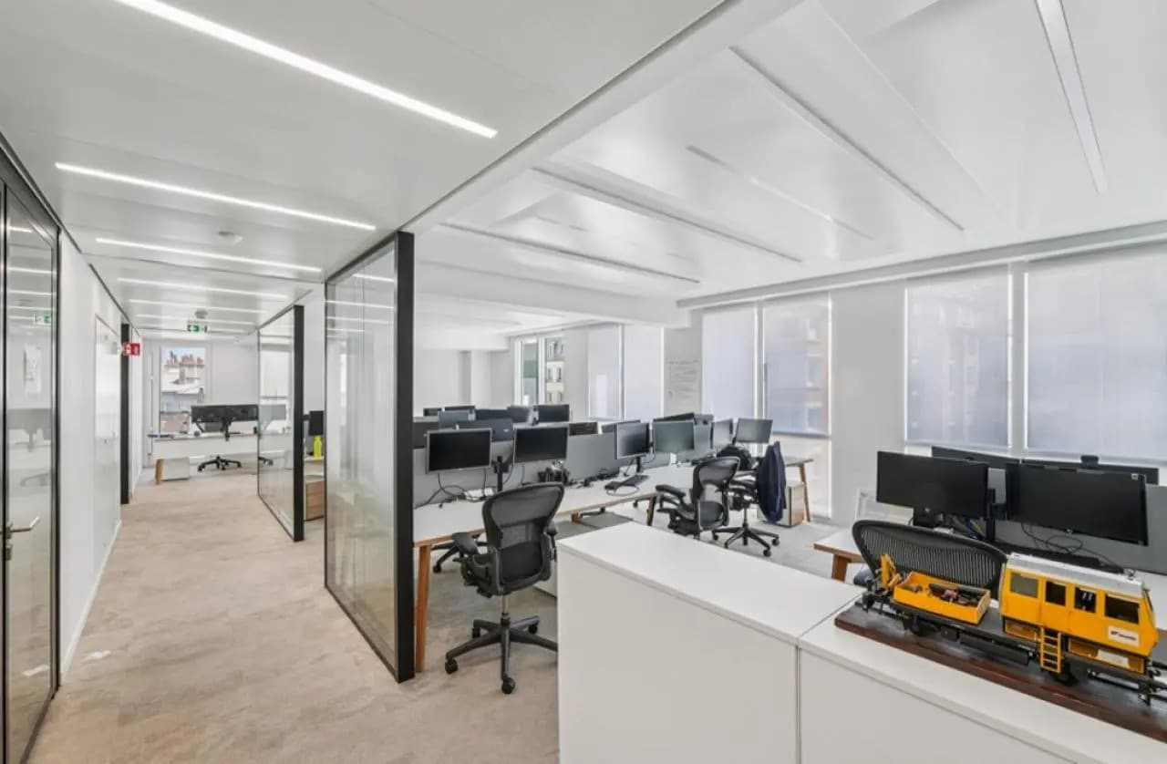 168 Avenue Charles De Gaulle, Neuilly-sur-Seine to rent Building Photo- Image 1 of 10