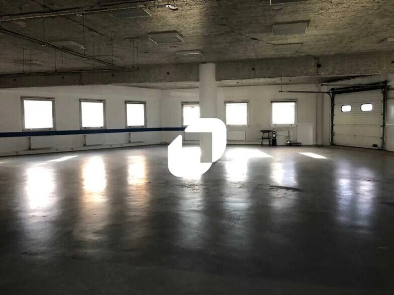 Light Industrial in Nanterre to rent - Building Photo - Image 3 of 8