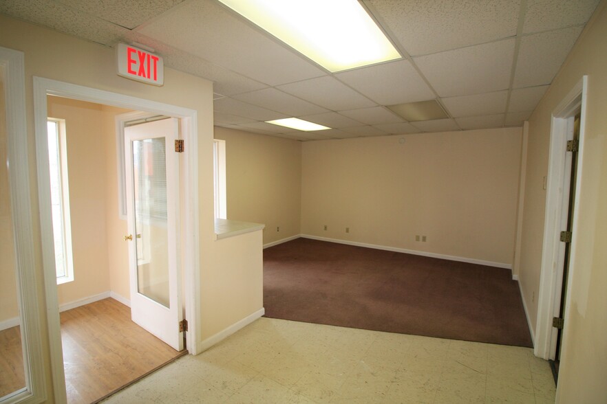 1091 Central Ave, Wabash, IN for sale - Interior Photo - Image 2 of 7