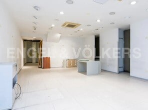 Retail in Barcelona, Barcelona to rent Interior Photo- Image 2 of 5