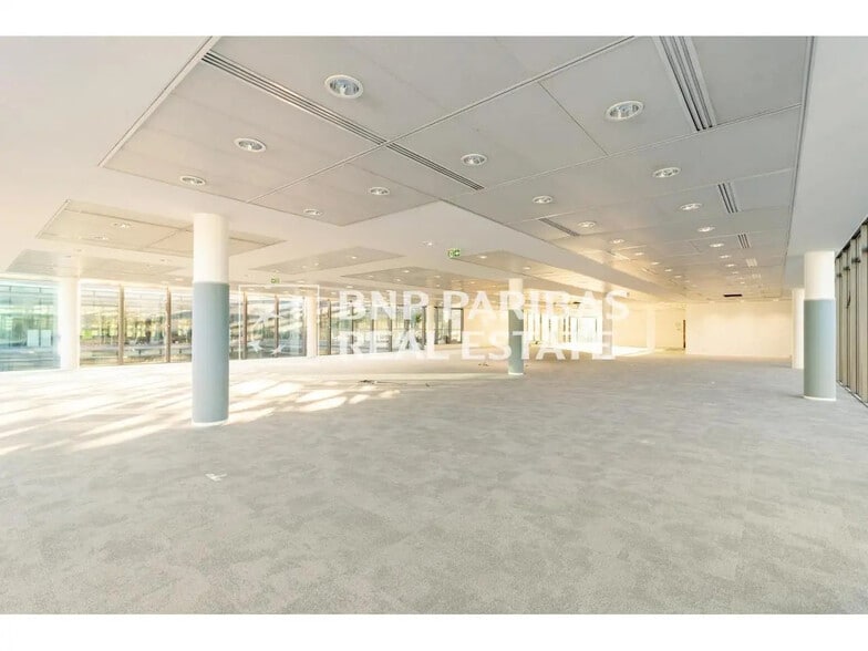 103 107 Boulevard De La Mission Marchand, Courbevoie to rent - Building Photo - Image 2 of 14