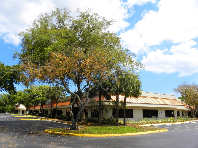 6400-6464 NW 5th Way, Fort Lauderdale, FL for rent - Building Photo - Image 1 of 9