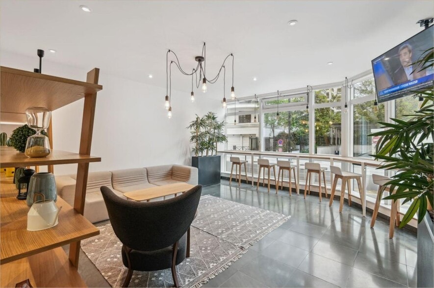 123 Rue Jules Guesde, Levallois-Perret to rent - Building Photo - Image 2 of 11