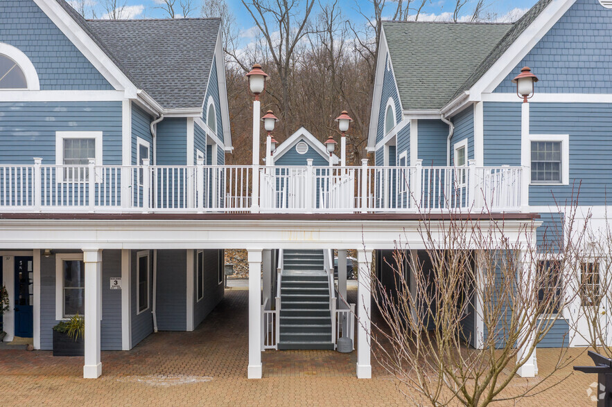 400 Clock Tower Commons, Brewster, NY for rent - Building Photo - Image 3 of 5