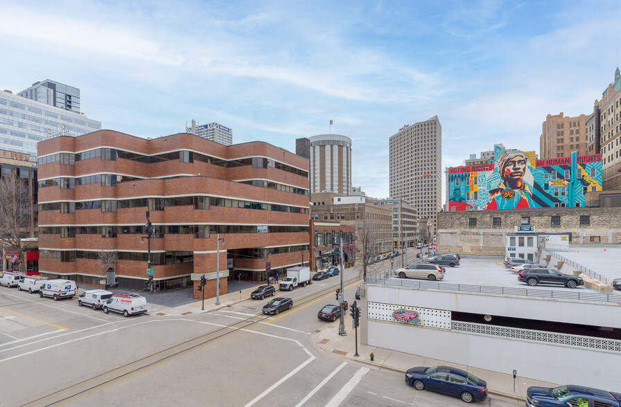 790 N Milwaukee St, Milwaukee, WI for rent - Building Photo - Image 1 of 12