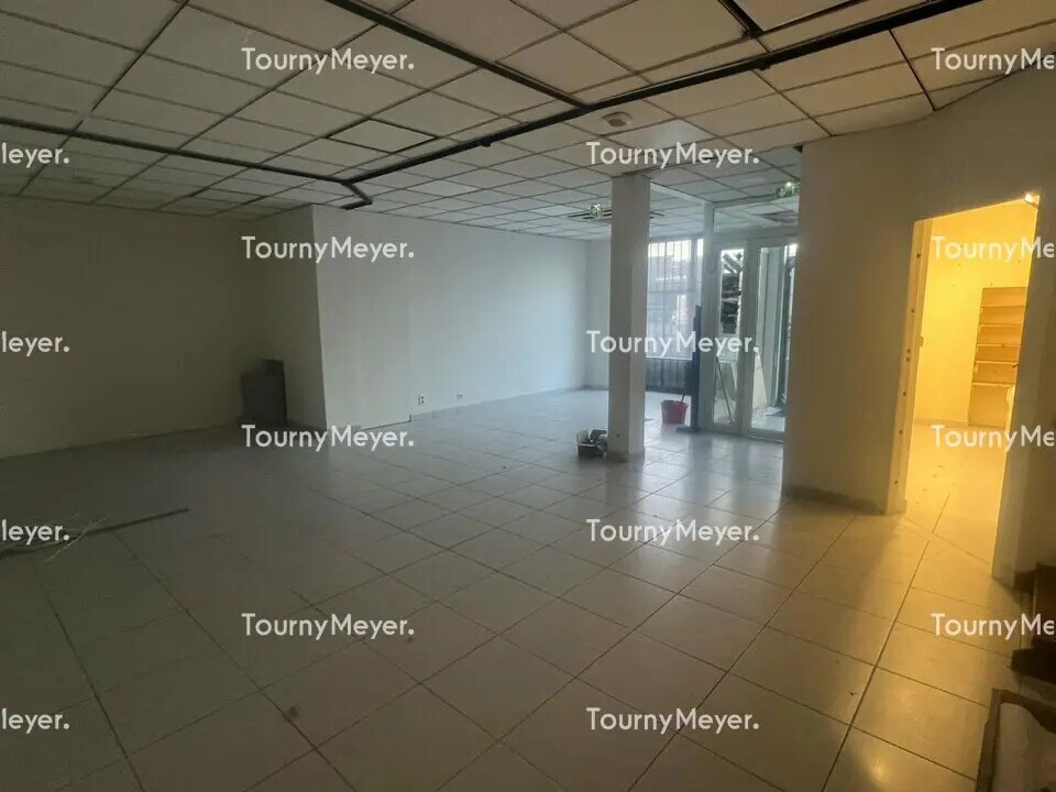 Retail in Billère for sale Interior Photo- Image 1 of 6