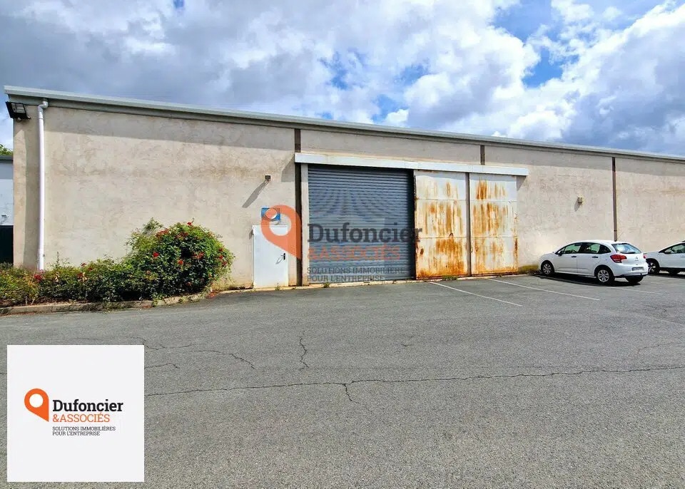 Location Local d'activités 730 m² - Photo 1