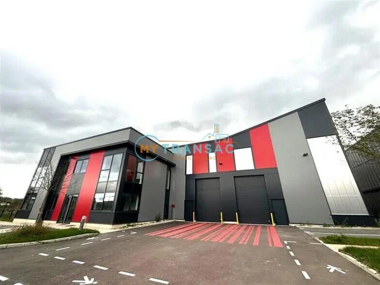 Light Industrial in Limeil-Brévannes to rent - Building Photo - Image 2 of 13