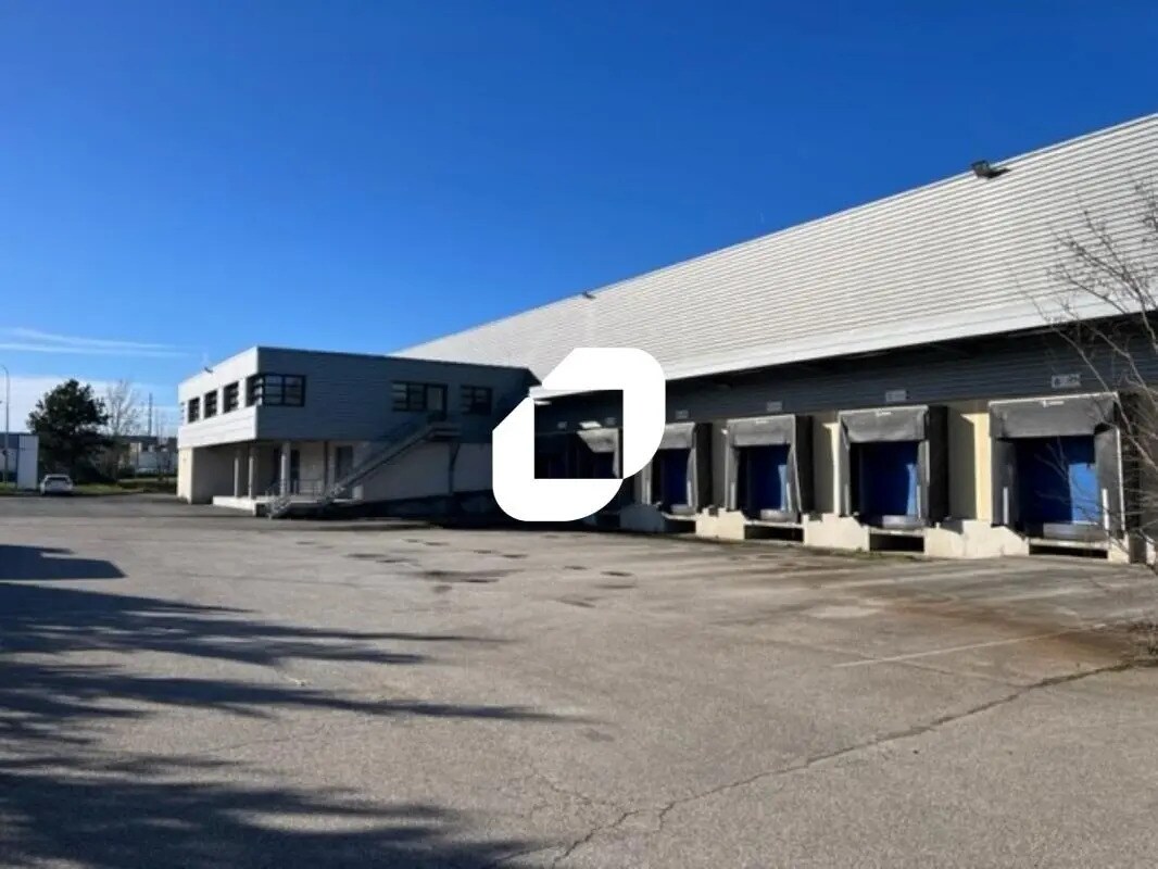 501 Rue Du Beaujolais, Miribel to rent Building Photo- Image 1 of 32