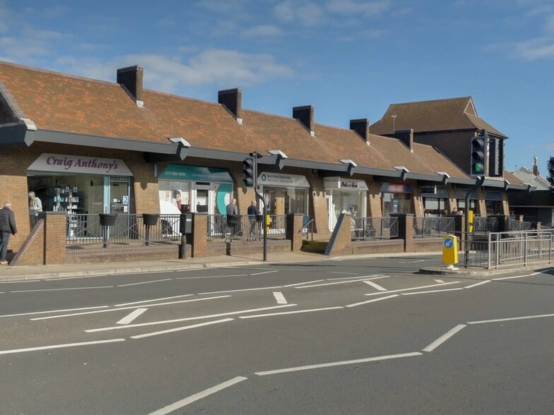 Downend Rd, Bristol to rent - Building Photo - Image 3 of 4