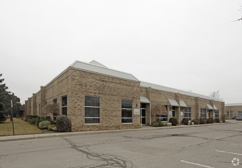 7490-7498 Bath Rd, Mississauga, ON for rent - Building Photo - Image 2 of 4