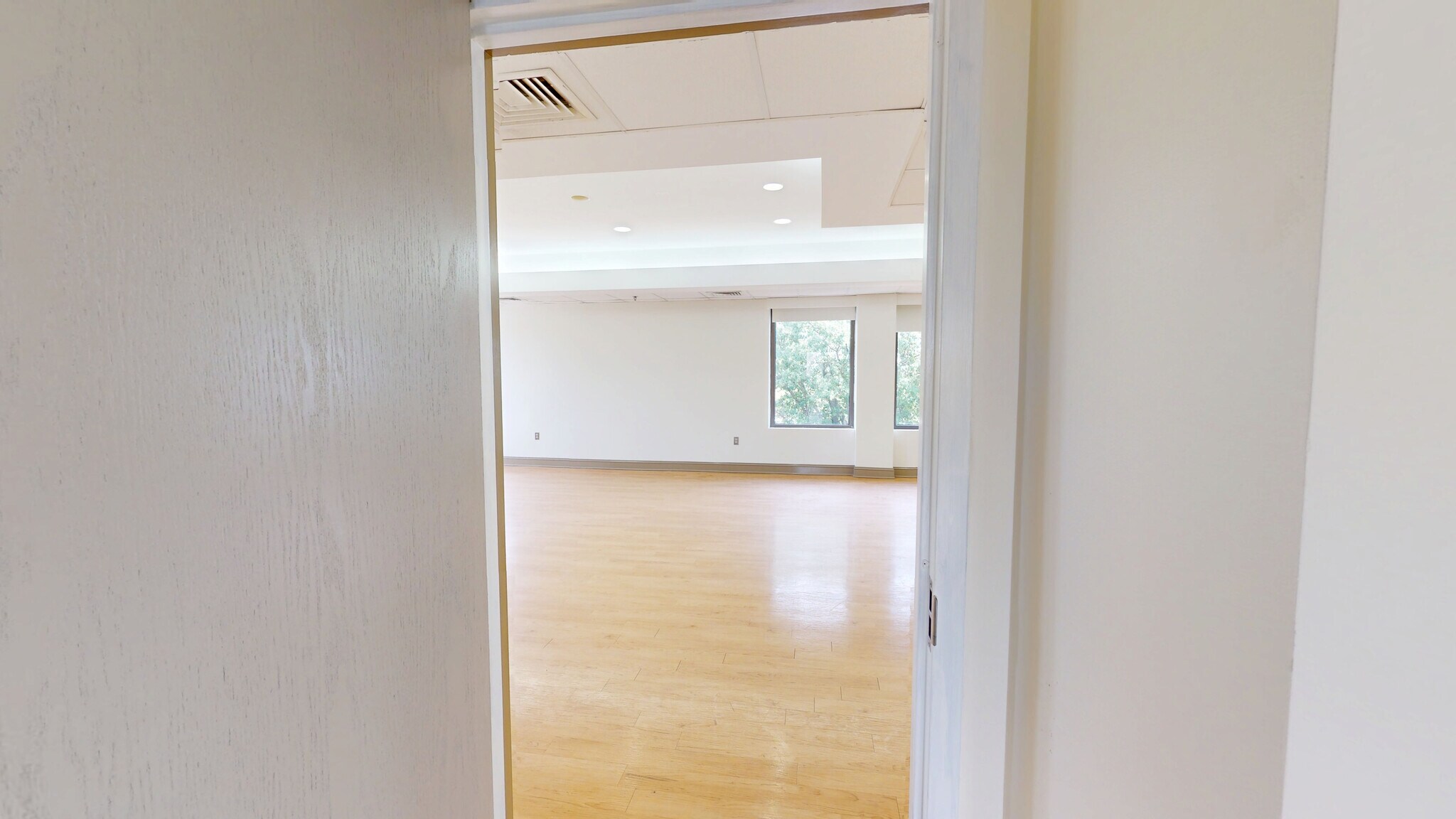 7777 Leesburg Pike, Falls Church, VA to rent Interior Photo- Image 1 of 4