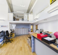 1 Meadowbank Ave, Edinburgh to rent Interior Photo- Image 1 of 4