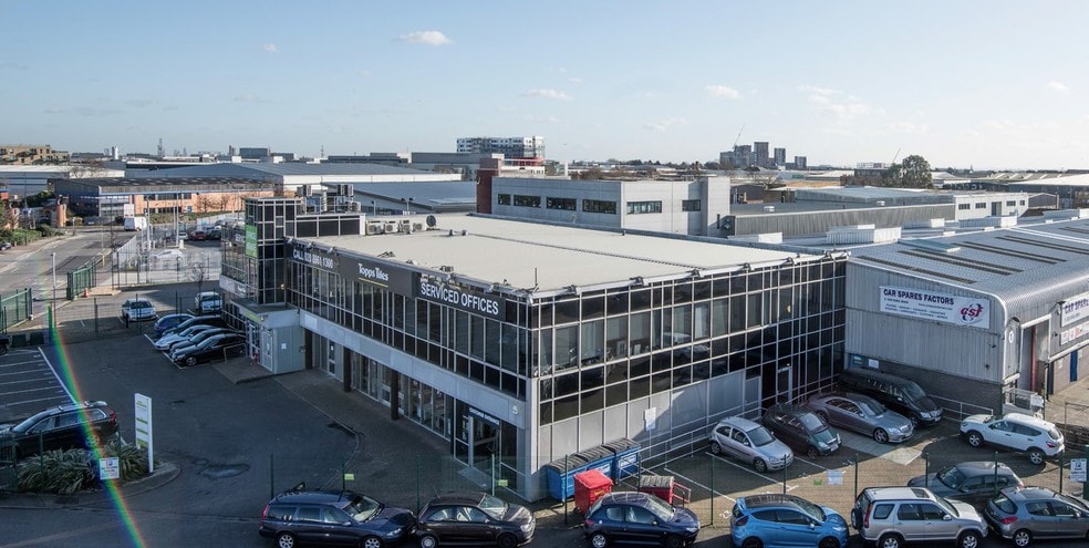 Abbey Rd, London to rent - Building Photo - Image 1 of 4