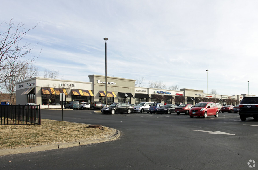 423-491 W Dussel Dr, Maumee, OH for rent - Building Photo - Image 1 of 9