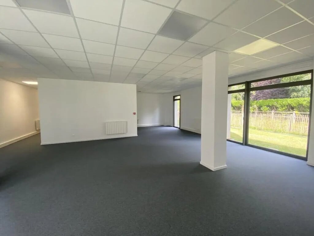 Location Bureaux 101 m² - Photo 1
