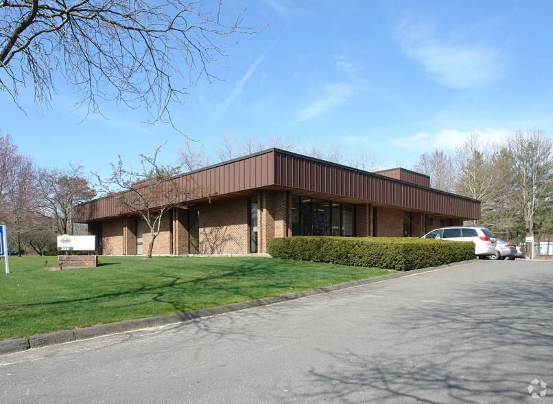 220 Farmington Ave, Farmington, CT for rent - Building Photo - Image 1 of 5