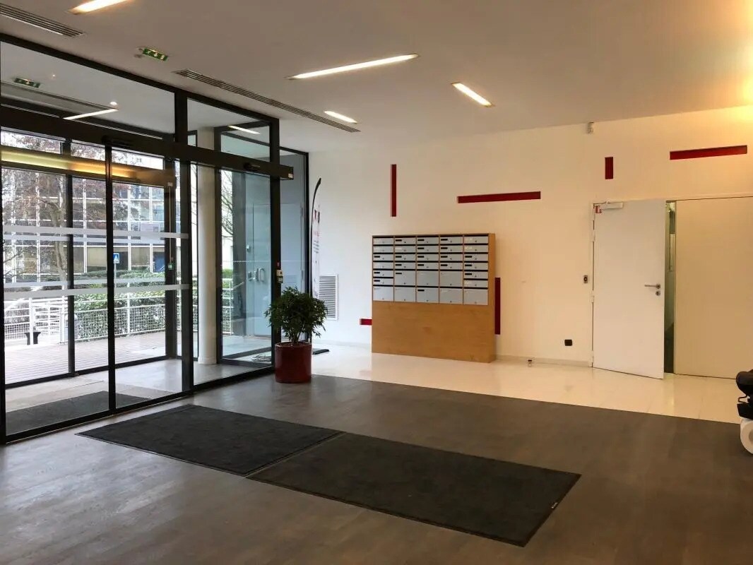 Office in Vélizy-Villacoublay to rent Lobby- Image 1 of 2