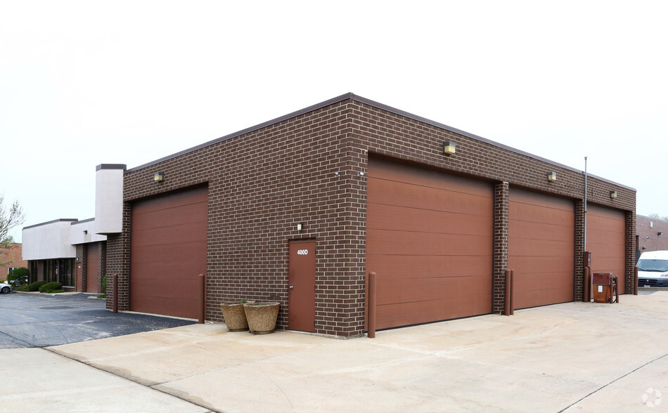 400 Frontier Way, Bensenville, IL for rent - Building Photo - Image 3 of 4