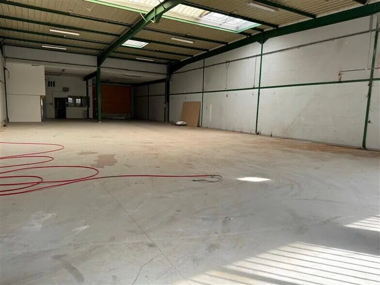Light Industrial in Lognes to rent - Building Photo - Image 3 of 3
