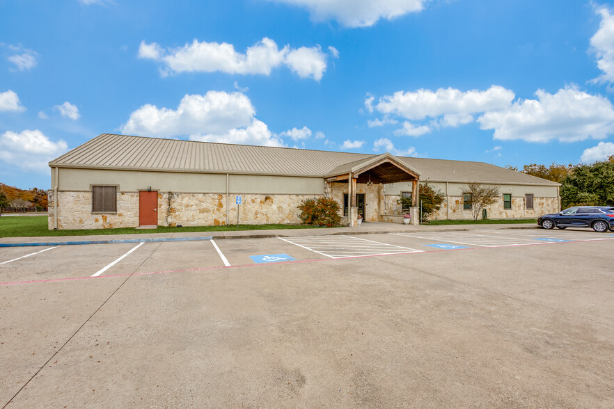 2120 S Garden Ridge Blvd, Flower Mound, TX for rent - Building Photo - Image 1 of 25