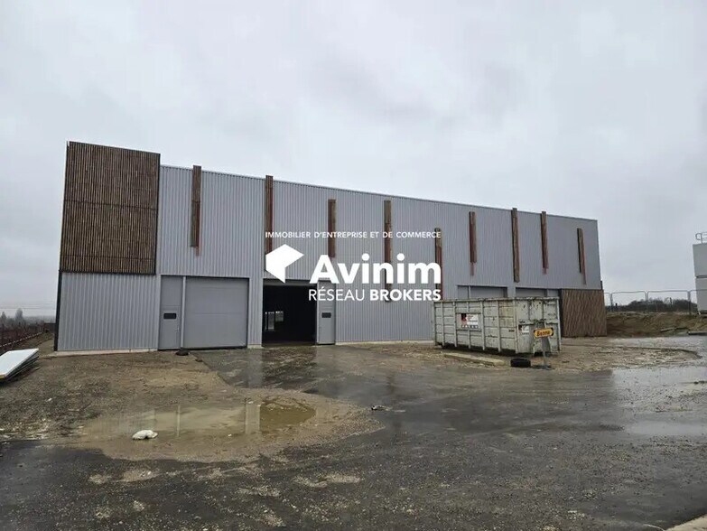 Industrial in Louvres to rent - Building Photo - Image 1 of 5