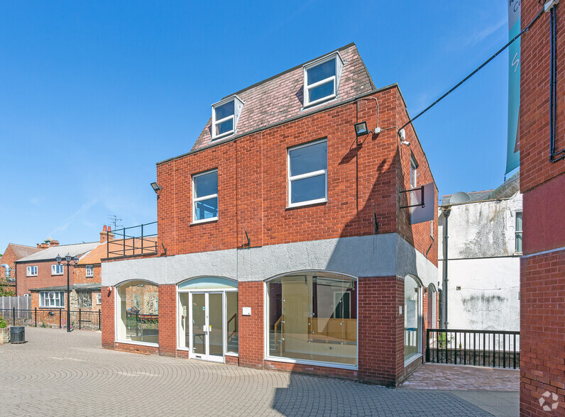 Southgate, Sleaford for rent - Building Photo - Image 1 of 4