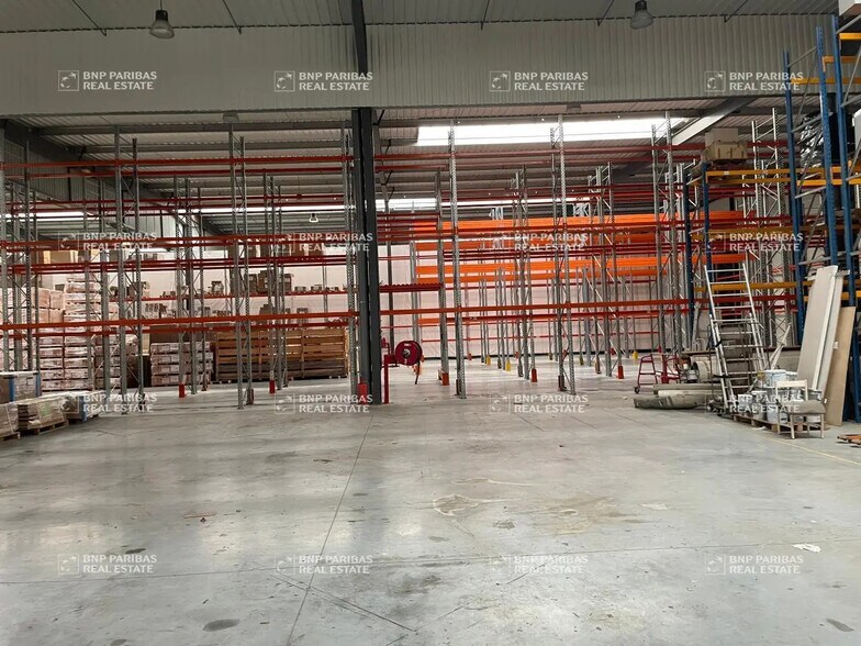 Light Industrial in Blanquefort for sale - Interior Photo - Image 3 of 6