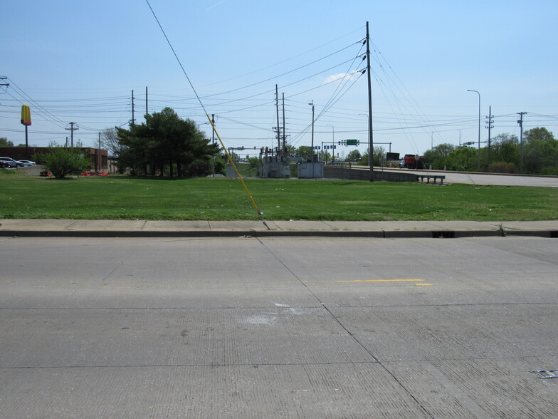 700 E Broadway, Alton, IL for sale - Primary Photo - Image 1 of 3