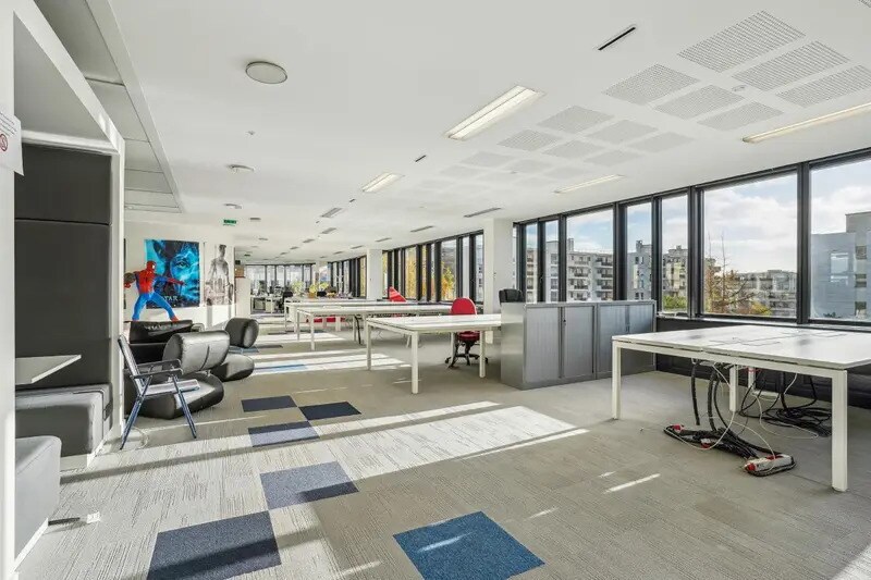 2-4 Place De La Libération, Levallois-Perret to rent - Interior Photo - Image 3 of 3