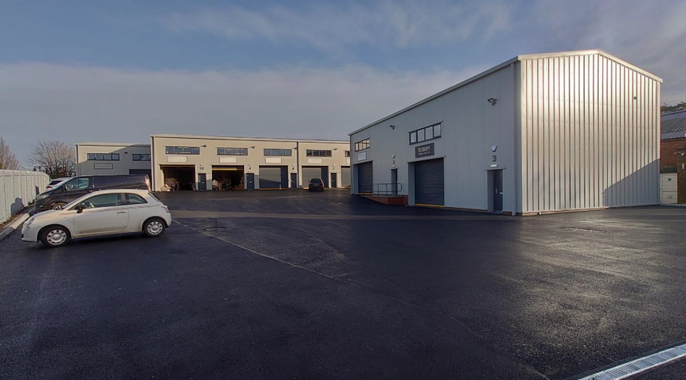 27 Withyfold Dr, Macclesfield to rent - Building Photo - Image 3 of 3