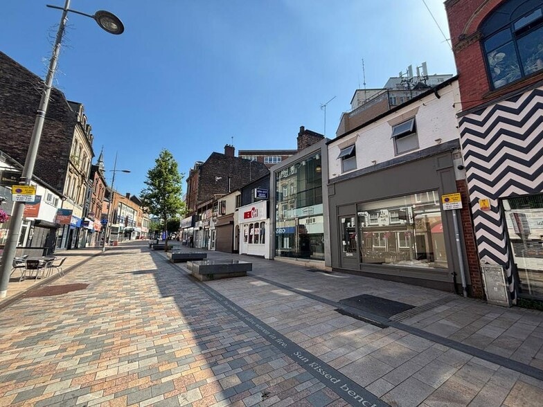 29 Piccadilly, Stoke On Trent to rent - Building Photo - Image 3 of 14