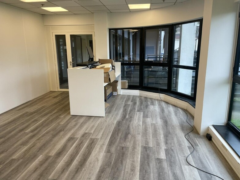 Office in Tremblay-en-France to rent - Interior Photo - Image 3 of 4