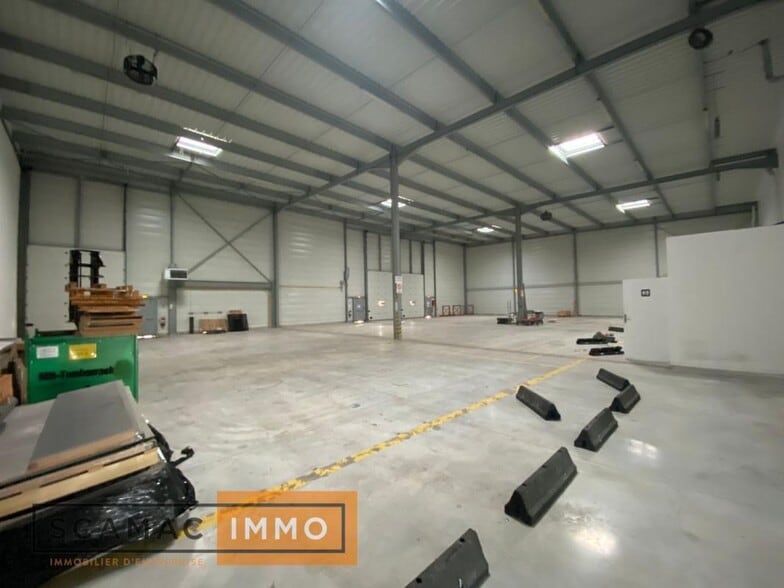Industrial in Moissy-Cramayel to rent - Interior Photo - Image 2 of 5