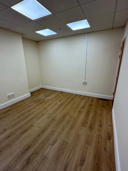 8 Little Church Lane, Tamworth to rent - Building Photo - Image 3 of 12