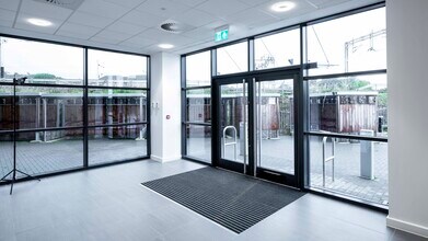 M140 Third Av, Milton Keynes to rent Interior Photo- Image 2 of 8