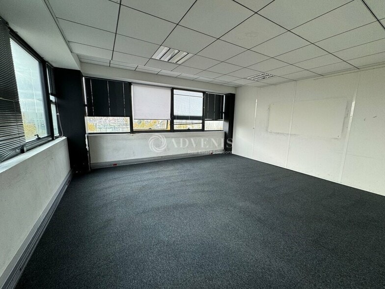 Office in Chelles for sale - Interior Photo - Image 1 of 6