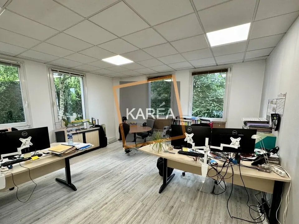 Location Bureaux 263 m² - Photo 1