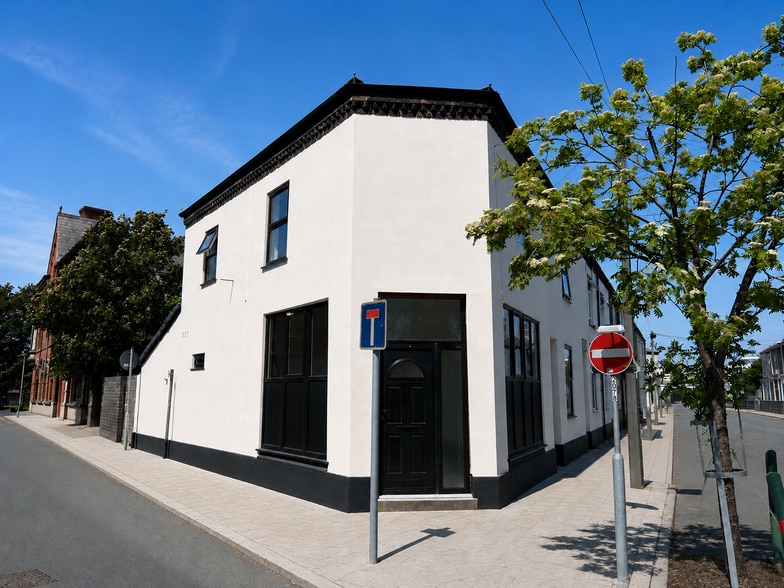 16 Vine St, Widnes to rent - Building Photo - Image 1 of 2