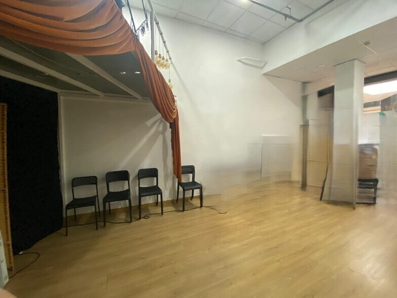 Retail in Tres Cantos to rent - Interior Photo - Image 3 of 8