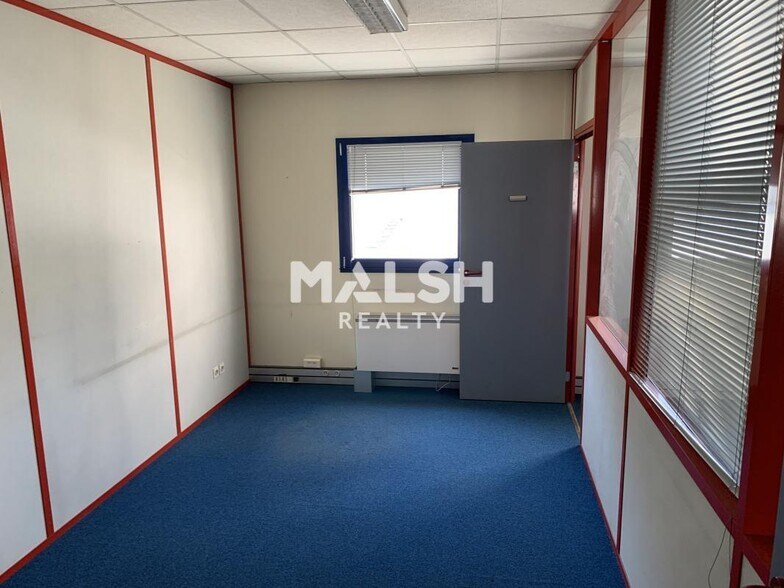 Office in Villeurbanne to rent - Building Photo - Image 3 of 13