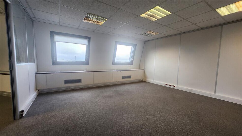 Office in La Garenne-Colombes to rent - Interior Photo - Image 3 of 6
