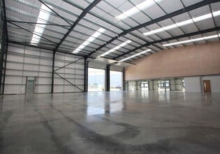 Kites Croft Business Park, Fareham to rent Interior Photo- Image 2 of 3