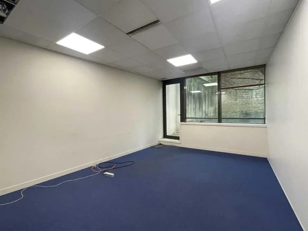 Office in Montreuil to rent Interior Photo- Image 1 of 12