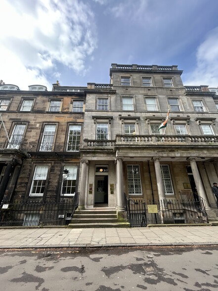 16 Rutland Sq, Edinburgh to rent - Building Photo - Image 2 of 2