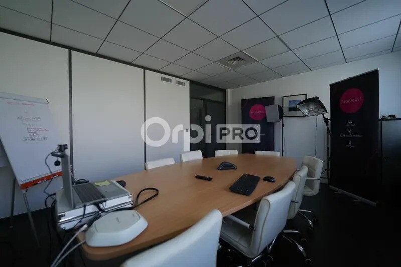 39 Chemin Du Moulin Carron, Dardilly to rent - Interior Photo - Image 3 of 12