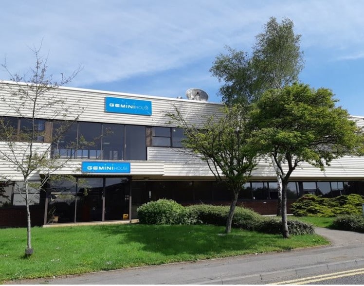 Hargreaves Rd, Swindon to rent - Primary Photo - Image 1 of 6