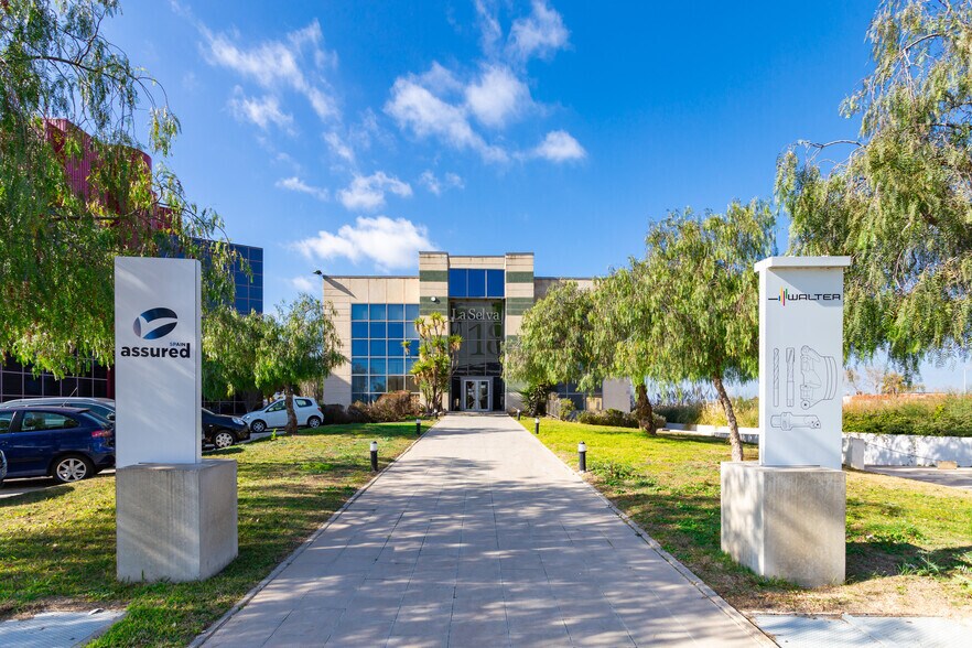 Carrer de la Selva, 18, El Prat de Llobregat, Barcelona to rent - Building Photo - Image 3 of 26