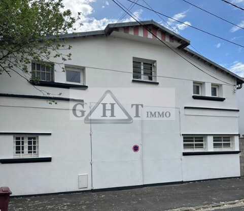 Industrial in Chelles to rent Building Photo- Image 1 of 10