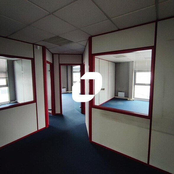 25-27 Rue Magellan, Sucy-en-Brie to rent - Interior Photo - Image 2 of 9